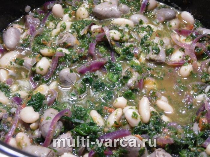 Курячі сердечка з квасолею і шпинатом