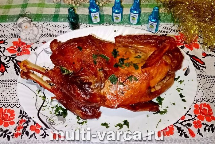 Курка цілком із картоплею в рукаві