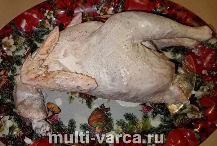 Курка цілком із картоплею в рукаві