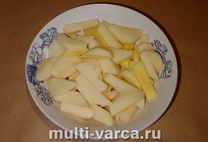 Курка цілком із картоплею в рукаві