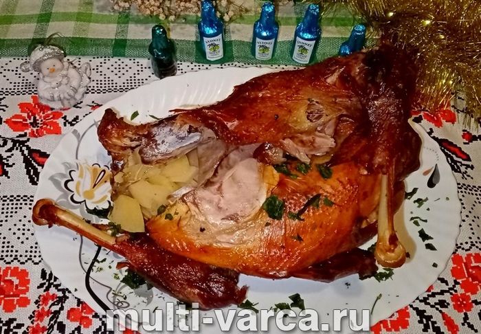 Курка цілком із картоплею в рукаві