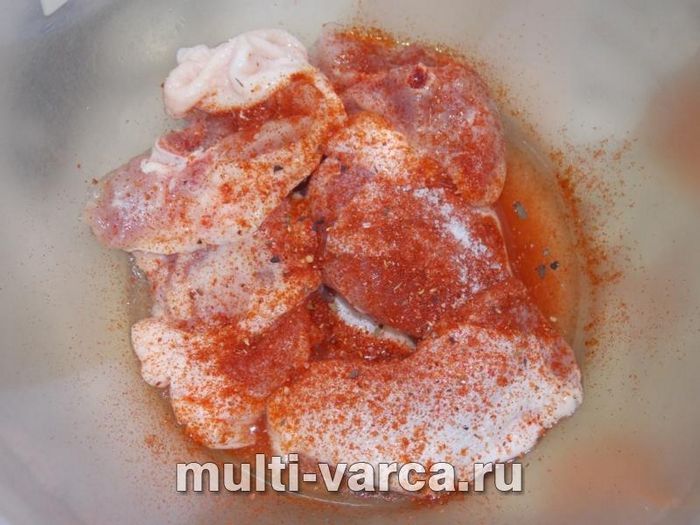 Курка з горіхами в мультиварці