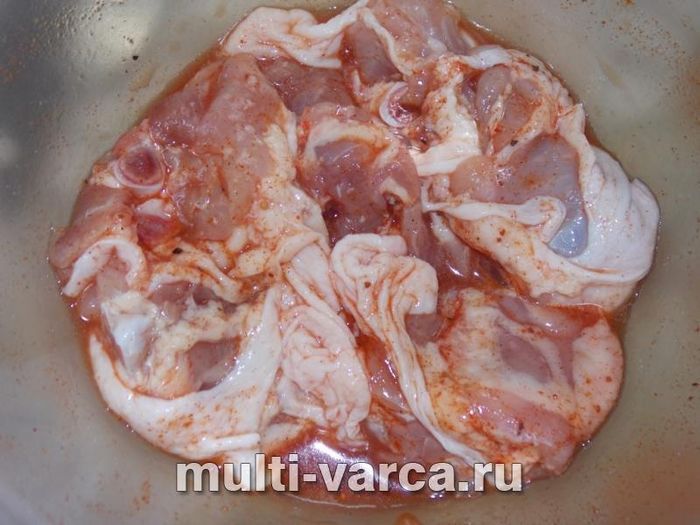 Курка з горіхами в мультиварці