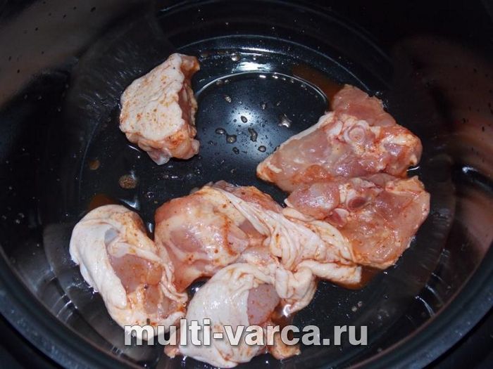 Курка з горіхами в мультиварці