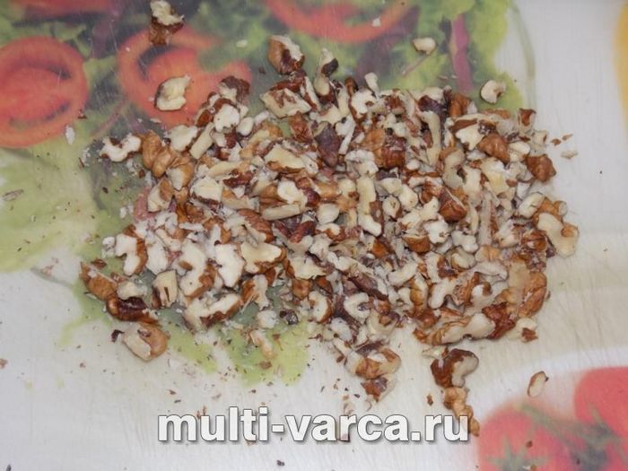 Курка з горіхами в мультиварці