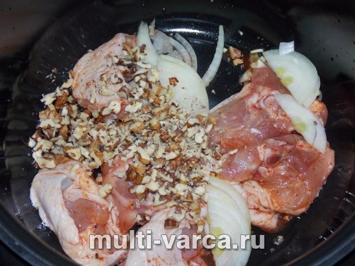 Курка з горіхами в мультиварці