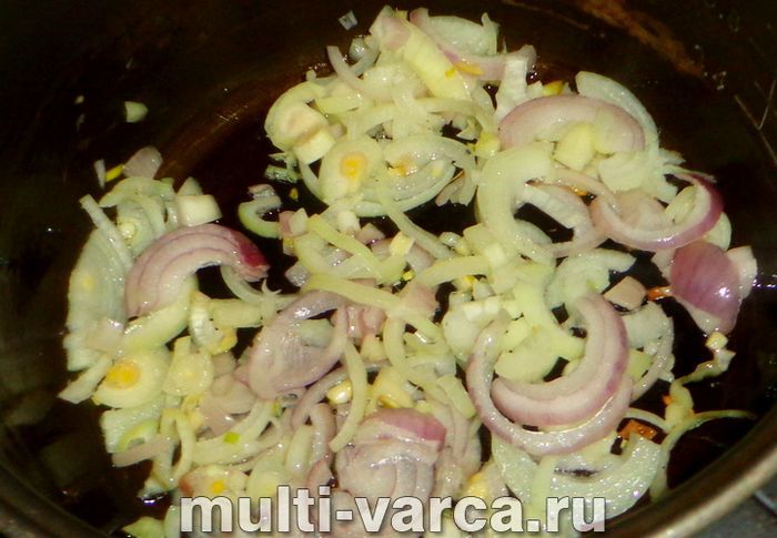 Курка з печерицями в мультиварці