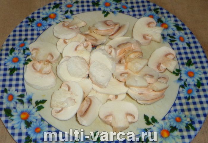 Курка з печерицями в мультиварці