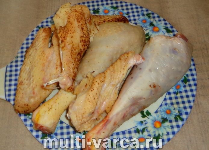 Курка з печерицями в мультиварці