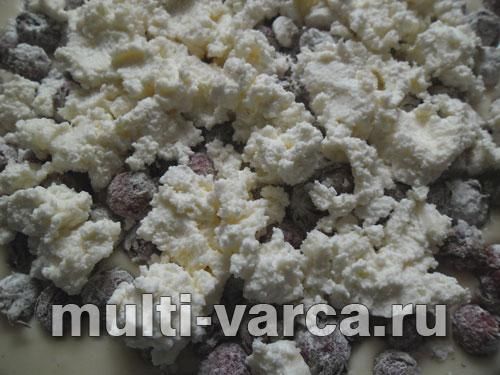 Ледачий пиріг із сиром і ягодами