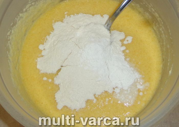 Манник із родзинками в мультиварці