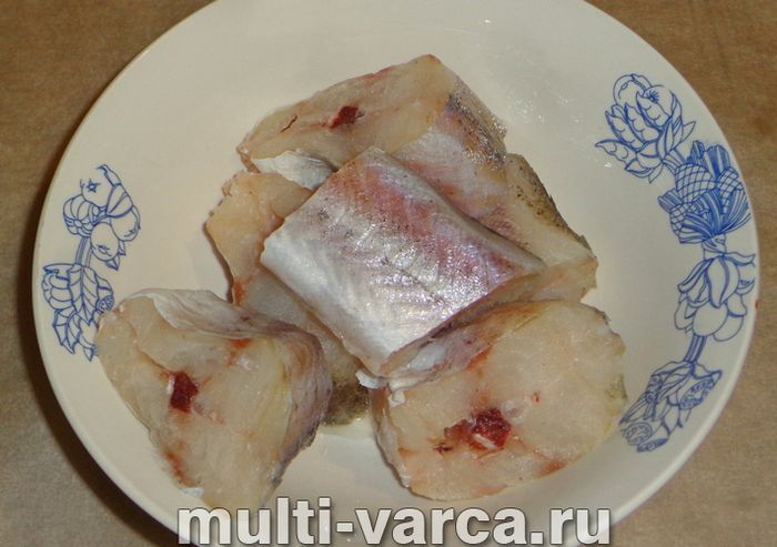 Минтай у духовці з овочами під сиром
