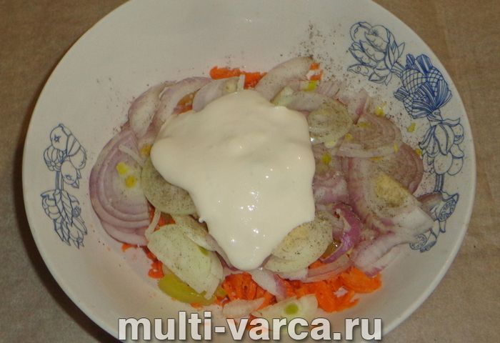 Минтай у духовці з овочами під сиром