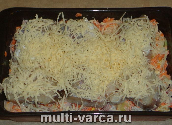 Минтай у духовці з овочами під сиром
