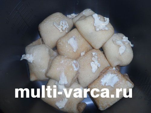 Млинці з сиром і курагою в мультиварці