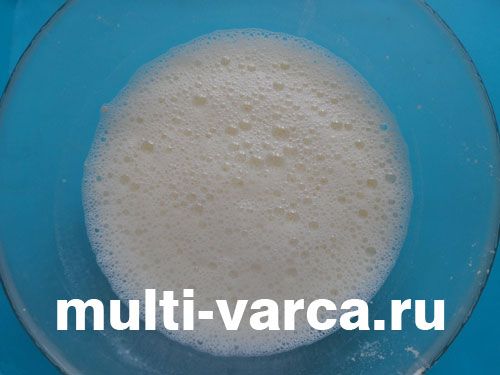 Млинці з сиром і курагою в мультиварці