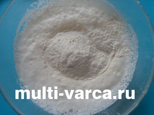 Млинці з сиром і курагою в мультиварці