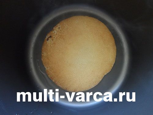 Млинці з сиром і курагою в мультиварці