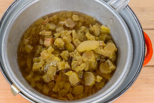 Напій із ревеню