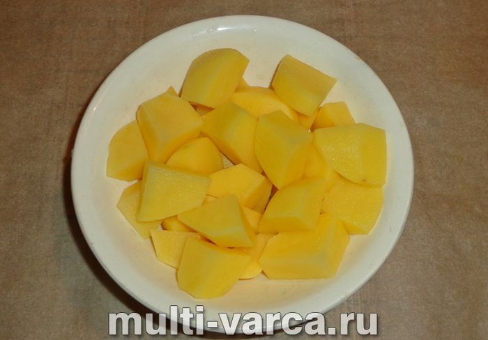 Овочеве рагу із сосисками в мультиварці