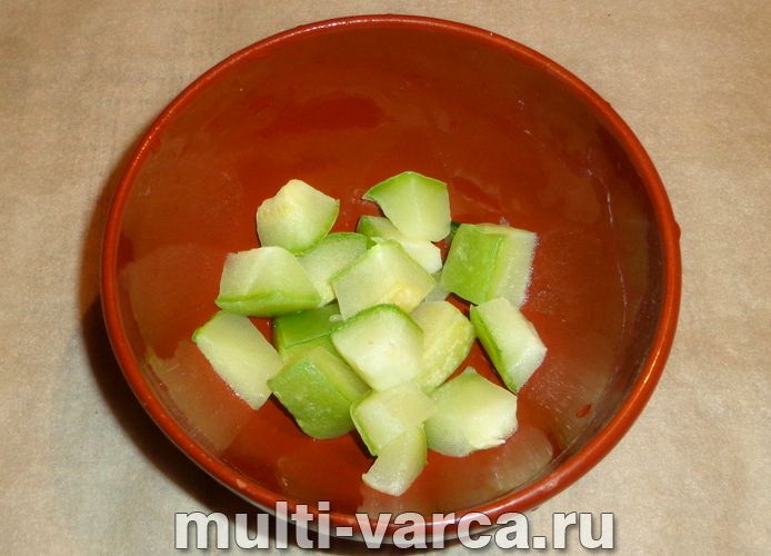 Овочеве рагу із сосисками в мультиварці