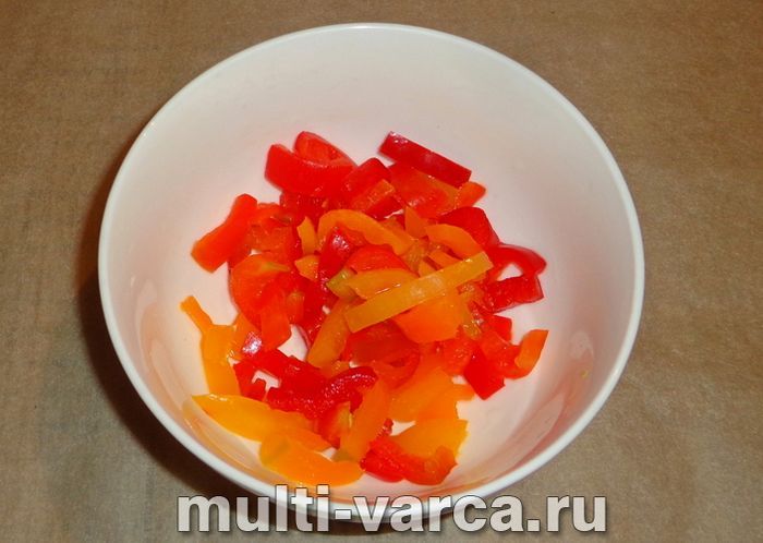 Овочеве рагу із сосисками в мультиварці