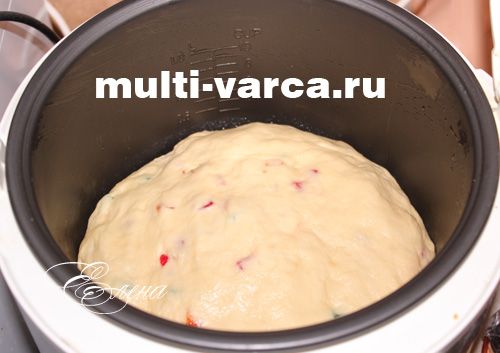 Паска з сиром і цукатами в мультиварці