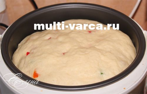 Паска з сиром і цукатами в мультиварці