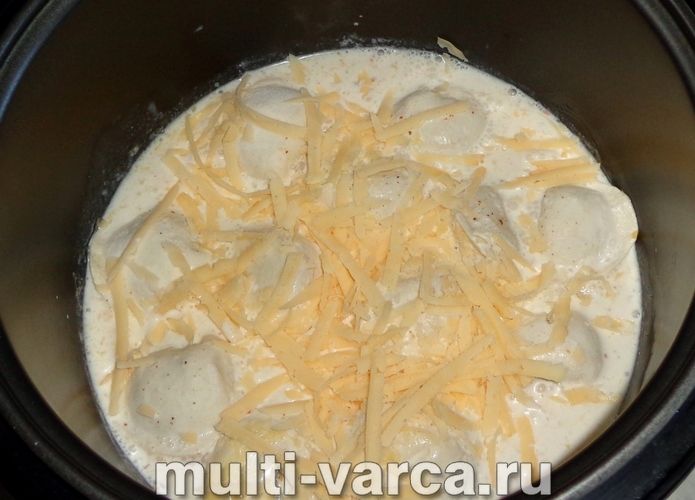 Пельмені з сиром у мультиварці
