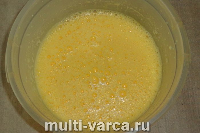 Пиріг із замороженою полуницею в мультиварці