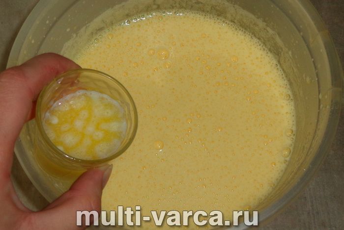 Пиріг із замороженою полуницею в мультиварці