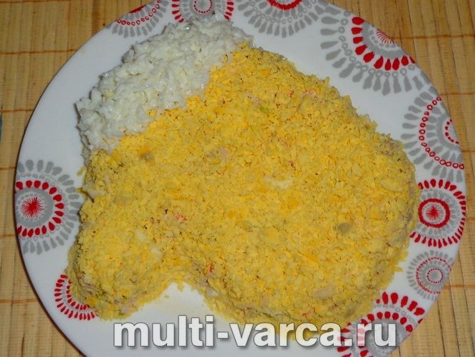Салат &laquo;Рукавичка&raquo; з куркою і крабовими паличками