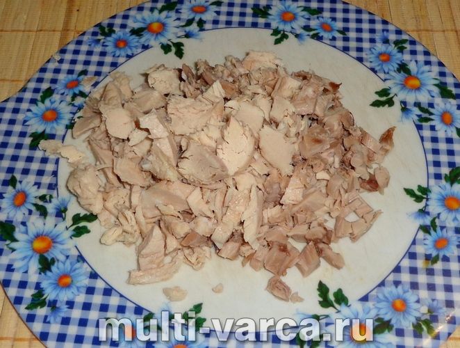 Салат &laquo;Рукавичка&raquo; з куркою і крабовими паличками