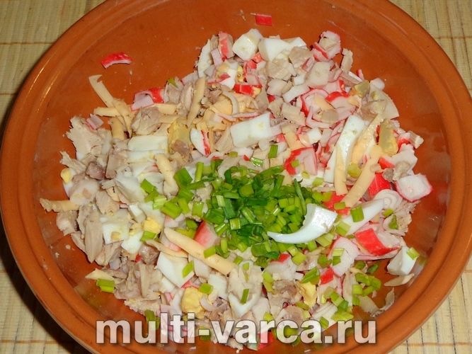 Салат &laquo;Рукавичка&raquo; з куркою і крабовими паличками