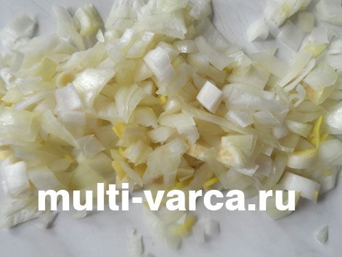Салат зі смаженими крабовими паличками, печерицями та яйцем
