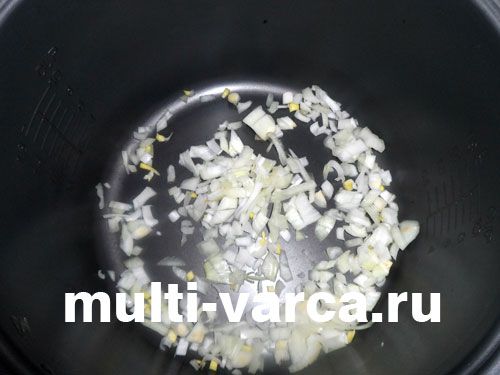 Салат зі смаженими крабовими паличками, печерицями та яйцем