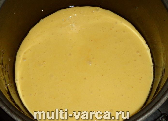 Шарлотка з варенням у мультиварці