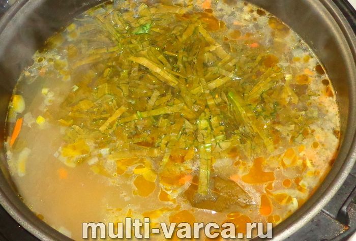 Щавлевий суп із тушонкою в мультиварці