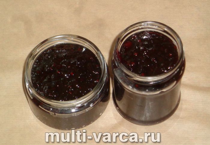 Смажене варення з чорної смородини на сковороді