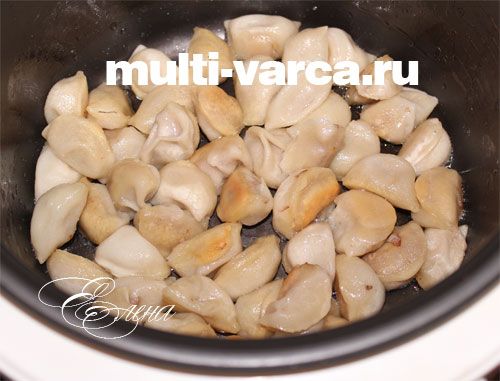Смажені пельмені зі сметаною в мультиварці