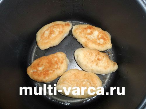 Смажені пиріжки з картоплею та цибулею