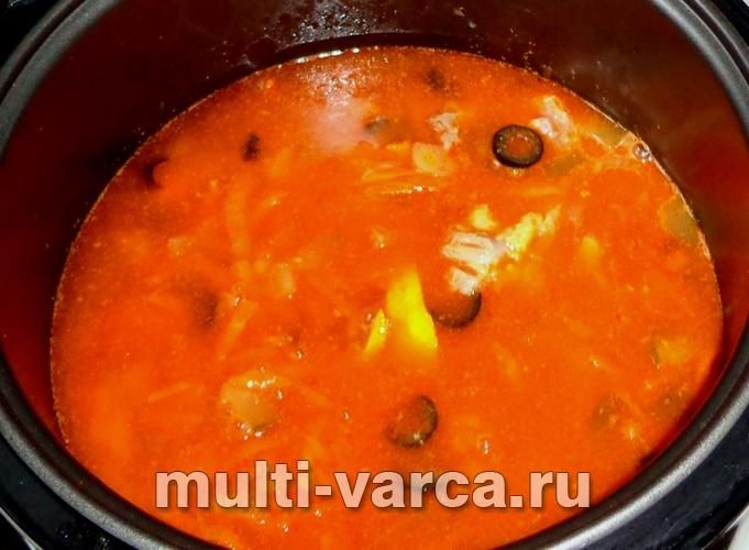 Солянка з куркою в мультиварці