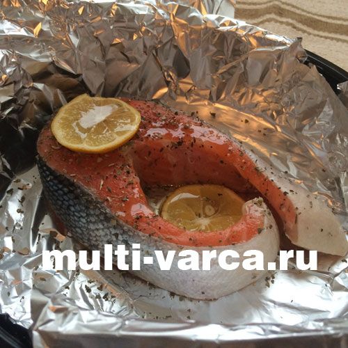 Сьомга з травами на пару в мультиварці
