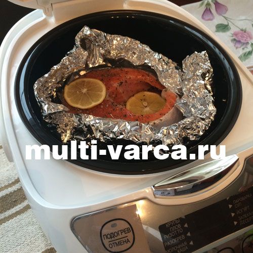 Сьомга з травами на пару в мультиварці