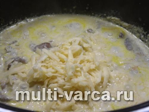 Субпродукти з овочами у вершковому соусі з пастою
