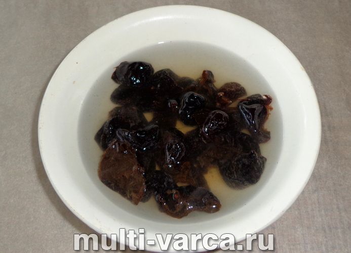 Свинина з чорносливом у мультиварці