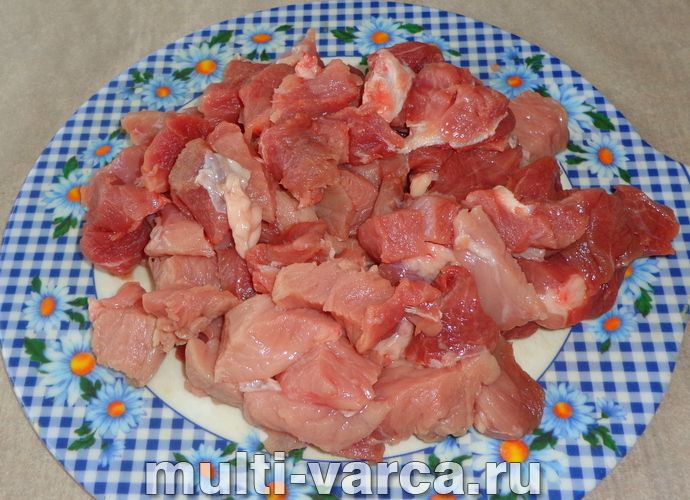 Свинина з чорносливом у мультиварці