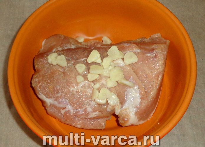 Свиняча вирізка в мультиварці