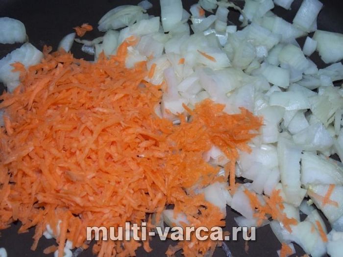 Томатний суп із сосисками