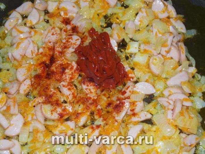 Томатний суп із сосисками